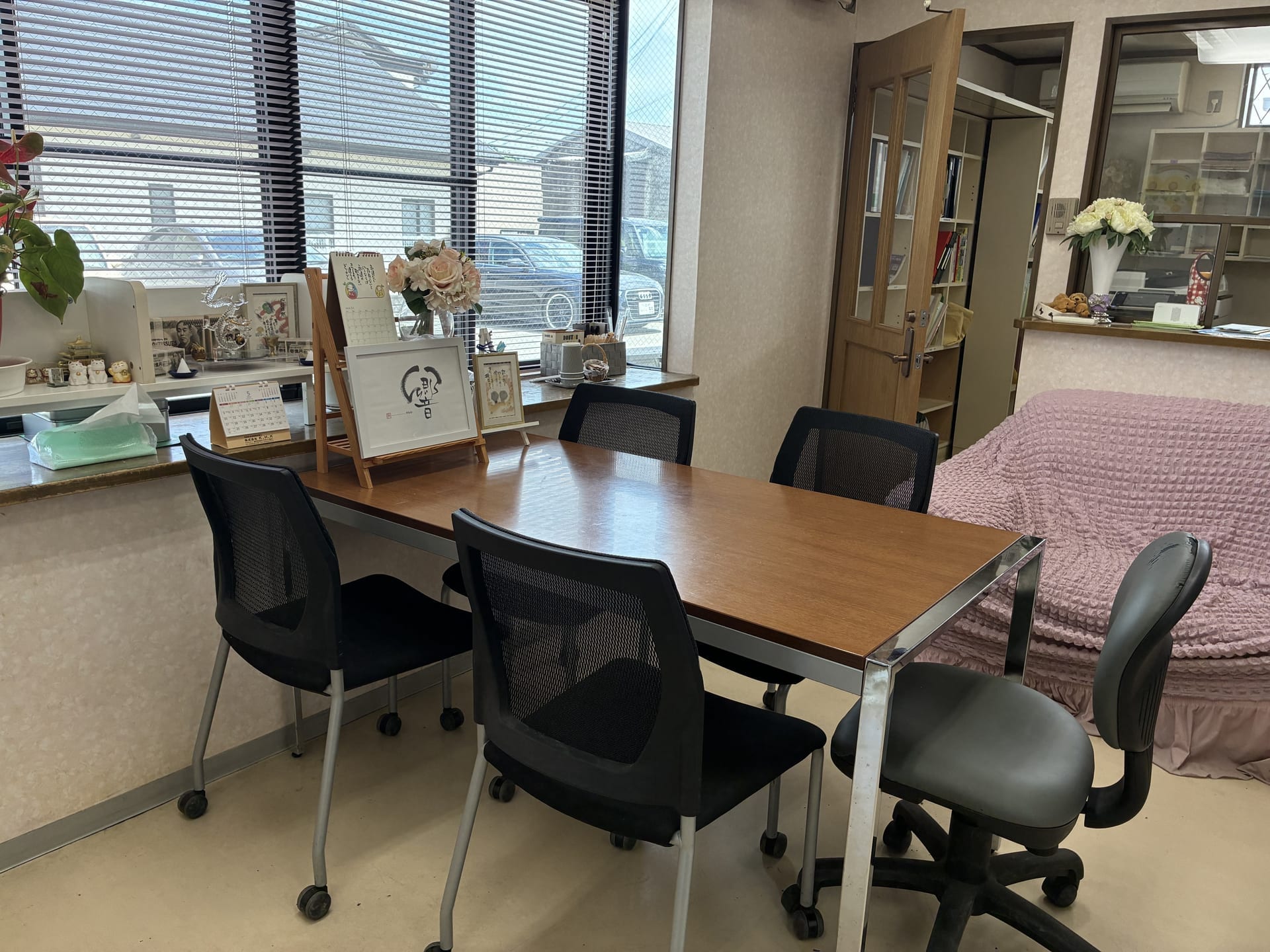 株式会社響建設 事務所内部（会議室）